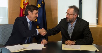 Firma del pacto para la investidura entre PP y Ciudadanos en el Congreso de los Diputados