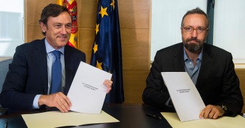 Firma del pacto para la investidura entre PP y Ciudadanos en el Congreso de los Diputados