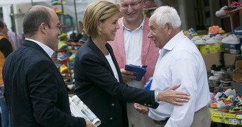 María Dolores de Cospedal visita Noia