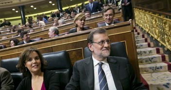 Mariano Rajoy con Soraya Sáenz de Santamaría durante la Sesión de Investidura