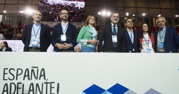 Mariano Rajoy con María Dolores de Cospedal  y los vicesecretarios del en el 18 Congreso
