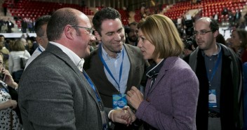 Felicitaciones de María Dolores de Cospedal tras su nombramiento como secretaria general