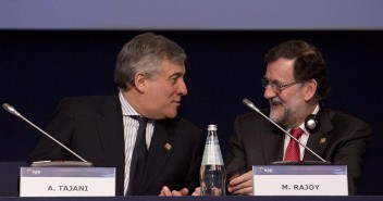 Mariano Rajoy con Antonio Tajani en el Congreso del PPE