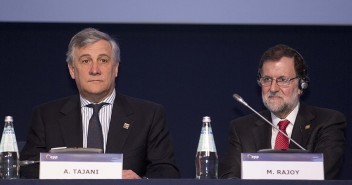 Mariano Rajoy con Antonio Tajani en el Congreso del PPE