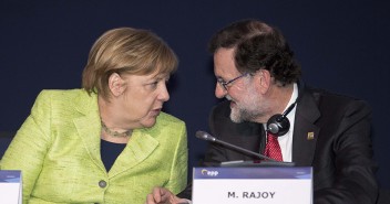 Mariano Rajoy con Angela Merkel en el Congreso del PPE