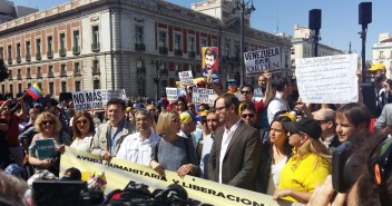 Javier Maroto y Jose Ramón García-Hernández en la Manifestación en apoyo al pueblo Venezolano