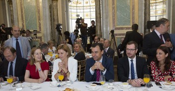 Mariano Rajoy presenta a Cristina Cifuentes en el Nueva Economía Fórum