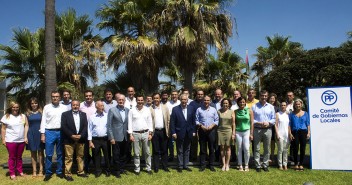 Foto de familia en del Comité de Gobiernos Locales del PP