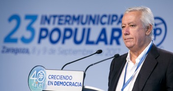 Javier Arenas durante su intervención