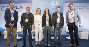 Andrea Levy modera la mesa 