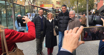 Javier Maroto y Xavier García Albiol visitan el mercado de ‘Los Pajaritos’ en L’Hospitalet