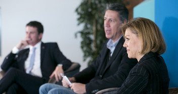 María Dolores de Cospedal interviene en un café coloquio con Xavi García Albiol y Manuel Valls