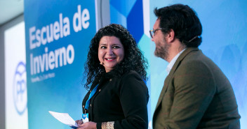 Damaris Ferraz junto a Rafael Rubio en la Escuela de Invierno