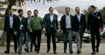 El Presidente y los Vicesecretarios a su llegada a la Escuela de Invierno