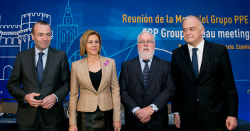 Mª Dolores de Cospedal junto a Manfred Weber, Miguel Arias Cañete y Esteban González POns