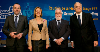 Mª Dolores de Cospedal junto a Manfred Weber, Miguel Arias Cañete y Esteban González POns