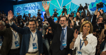 Mariano Rajoy, Juanma Moreno y Maria Dolores de Cospedal en la inauguración de la convención del PP en Sevilla