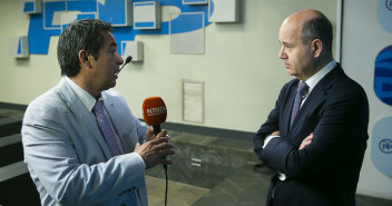 Ramón Moreno, secretario ejecutivo de PP en el exterior, realiza unas declaraciones a medios