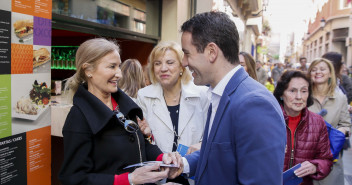 Teodoro García Egea paseo por calles de Murcia
