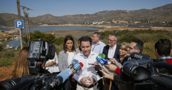 Teodoro García Egea en su visita al Club Náutico San Javier y  Portmán