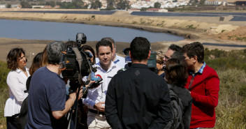 Teodoro García Egea en su visita al Club Náutico San Javier y  Portmán