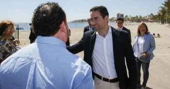 Teodoro García Egea en su visita al Club Náutico San Javier y  Portmán