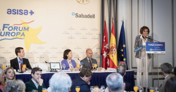 Pablo Casado y Dolors Montserrat en Forum Europa