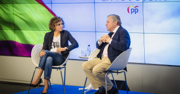 Dolors Montserrat en el acto con venezolanos residentes en Madrid, junto a Leopoldo López