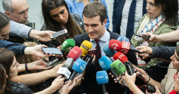 Pablo Casado atiende a los medios de comunicación