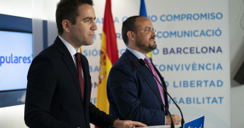 Teodoro García Egea y Alejandro Fernández en rueda de prensa