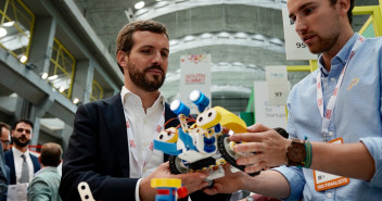 Pablo Casado visita el South Summit