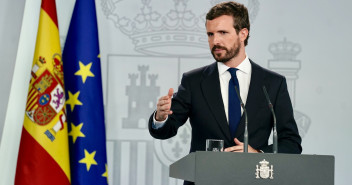 Pablo Casado comparece en el palacio de La Moncloa tras reunirse con Pedro Sánchez