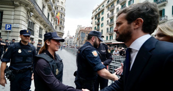 Visita de Pablo Casado a la Jefatura de Policía Nacional de Barcelona.