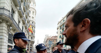 Visita de Pablo Casado a la Jefatura de Policía Nacional de Barcelona.