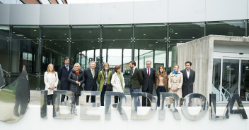 Pablo Casado visita las instalaciones de Iberdrola en Larraskitu