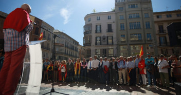 Pablo Montesinos y Carolina España acuden a la manifestación de Sociedad Civil Malagueña