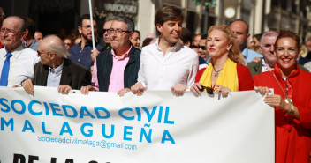 Pablo Montesinos y Carolina España, durante la manifestación de Sociedad Civil Malagueña
