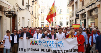 Pablo Montesinos y Carolina España en la manifestación de Sociedad Civil Malagueña