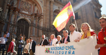 Pablo Montesinos, junto a Carolina España y Paco de la Torre, en la manifestación de Sociedad Civil Malagueña