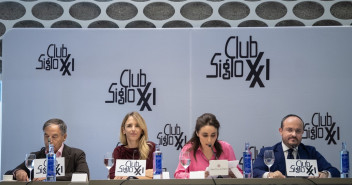 Cayetana Álvarez de Toledo y Alejandro Fernández en el Club Siglo XXI