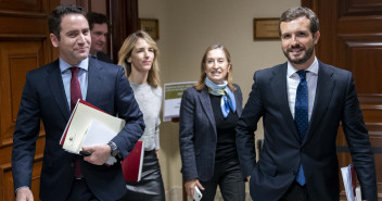 Pablo Casado firma su acta como diputado en la XIV Legislatura