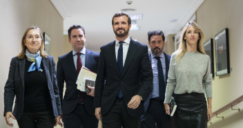 Pablo Casado firma su acta como diputado en la XIV Legislatura