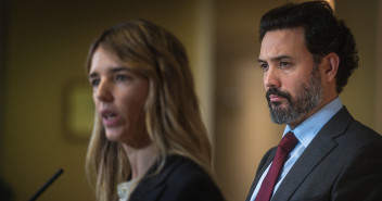 Los diputados Cayetana Álvarez de Toledo y Guillermo Mariscal.