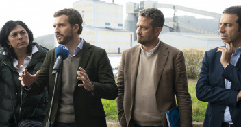 Intervención de Pablo Casado tras su reunión con el Comité de Empresa de Alcoa