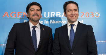 Teodoro García Egea y Luis Barcala, en el desayuno "Foro Nueva Ciudad"