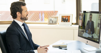 Videoconferencia de Pablo Casado con el presidente del Gobierno, Pedro Sánchez