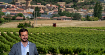 Pablo Casado y Carlos Iturgaiz clausuran un acto en Labastida