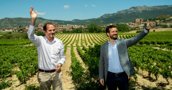 Pablo Casado y Carlos Iturgaiz clausuran un acto en Labastida