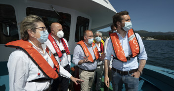 Pablo Casado visita A Pobra do Caramiñal (A Coruña)