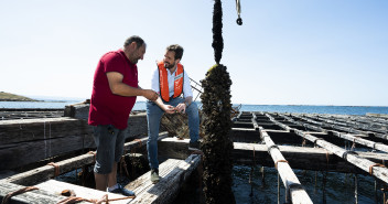 Pablo Casado visita A Pobra do Caramiñal (A Coruña)